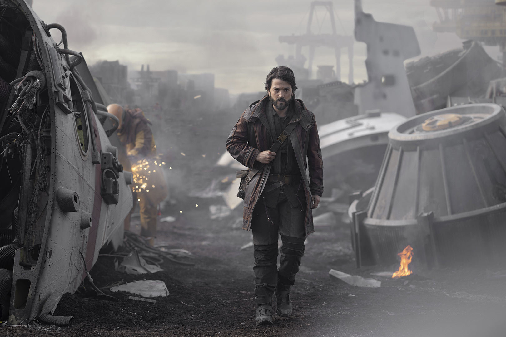 Cassian Andor standing defiantly against the Empire’s backdrop